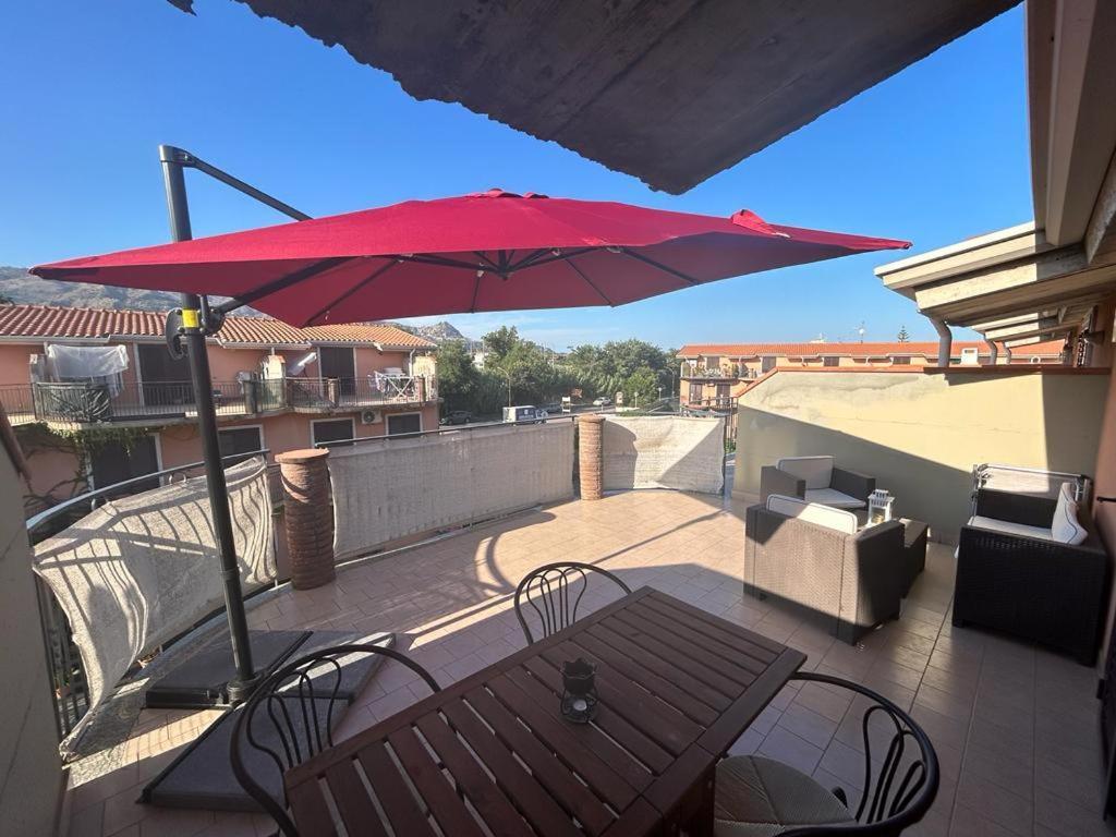 Nina Apartament Giardini Naxos Con Posto Auto Екстер'єр фото