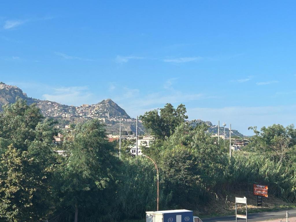 Nina Apartament Giardini Naxos Con Posto Auto Екстер'єр фото