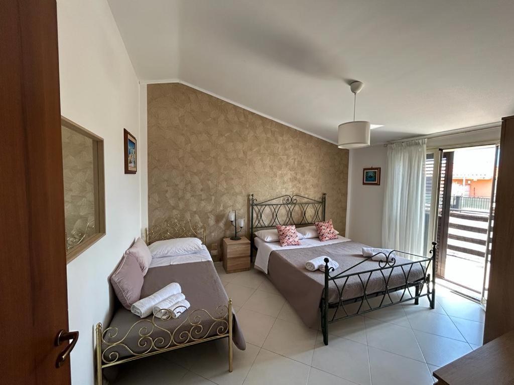 Nina Apartament Giardini Naxos Con Posto Auto Екстер'єр фото