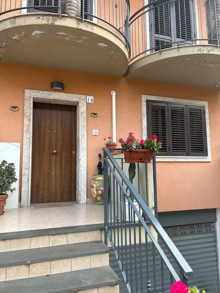 Nina Apartament Giardini Naxos Con Posto Auto Екстер'єр фото